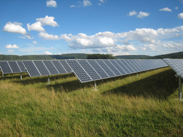 Freiflächenfotovoltaikanlage: So ähnlich  wird das Solarfeld Vilsbiburg Süd aussehen