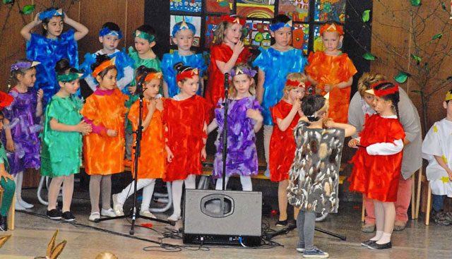 Grossansicht in neuem Fenster: 20 Jahre Kindergarten St. Martin: Feier mit einem Kinder-Musiktheater (Bild 3)